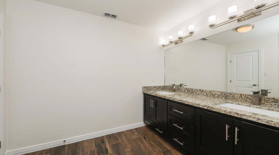 2319 Palos Lp, Laredo, Texas 78041-5940, 3 Bedrooms Bedrooms, 5 Rooms Rooms,2 BathroomsBathrooms,Residential,For Rent,2319 Palos Lp,20261451