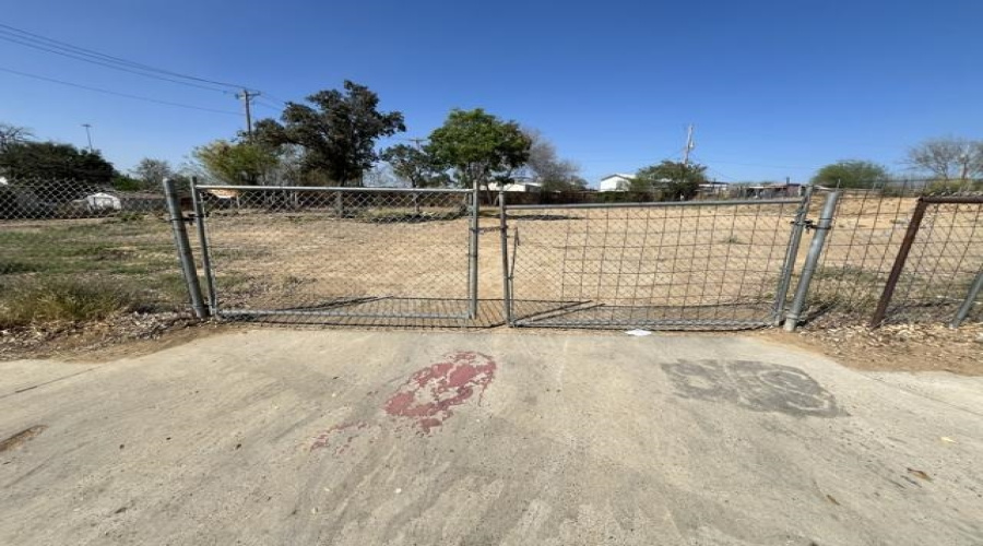 420 Hilltop Rd, Laredo, Texas 78045, ,Land,For Rent,420 Hilltop Rd,20261452