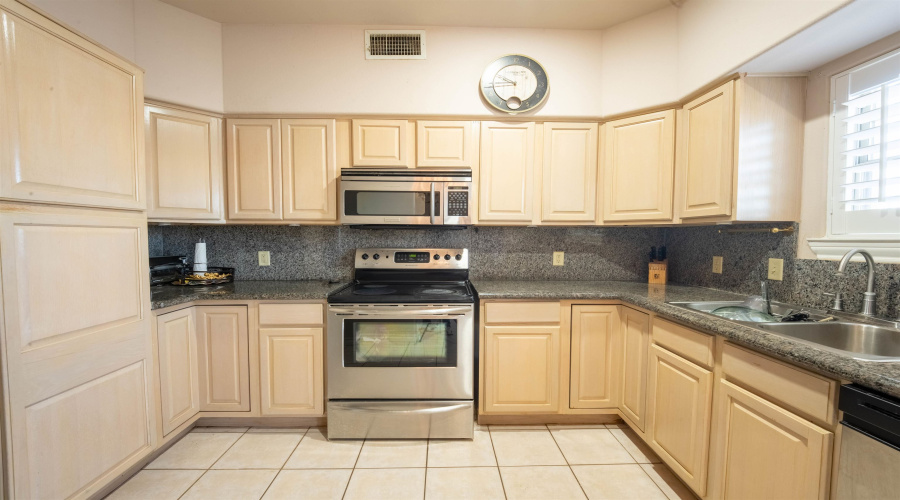 7521 Country Club Dr, Laredo, Texas 78041, 3 Bedrooms Bedrooms, 6 Rooms Rooms,2 BathroomsBathrooms,Residential,For Rent,7521 Country Club Dr,20261454