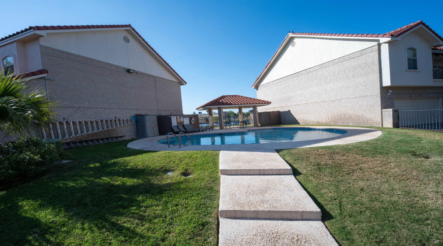 7521 Country Club Dr, Laredo, Texas 78041, 3 Bedrooms Bedrooms, 6 Rooms Rooms,2 BathroomsBathrooms,Residential,For Rent,7521 Country Club Dr,20261454