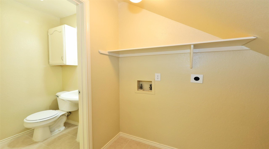 8911 McPherson Rd, Laredo, Texas 78045, 2 Bedrooms Bedrooms, 4 Rooms Rooms,2 BathroomsBathrooms,Residential,For Rent,8911 McPherson Rd,20261455