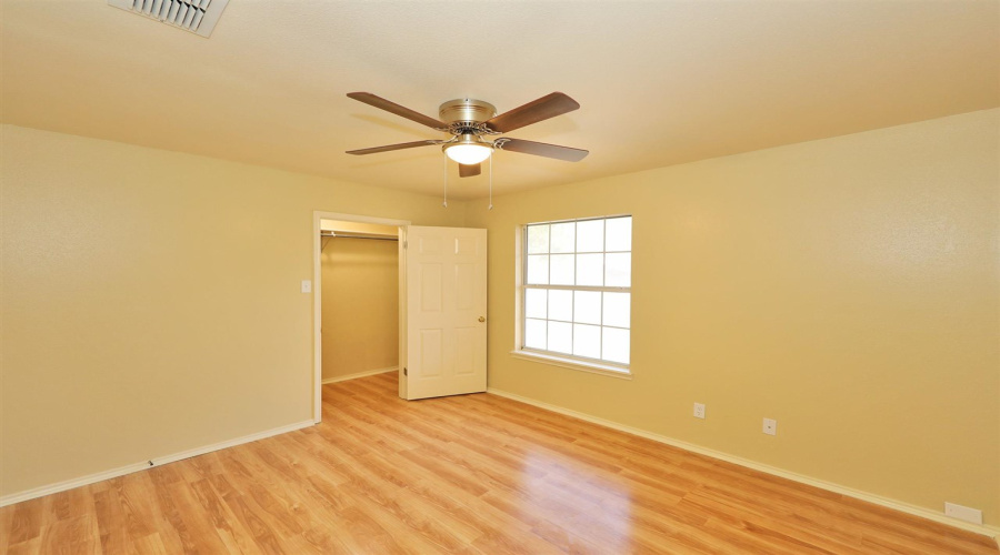 8911 McPherson Rd, Laredo, Texas 78045, 2 Bedrooms Bedrooms, 4 Rooms Rooms,2 BathroomsBathrooms,Residential,For Rent,8911 McPherson Rd,20261455