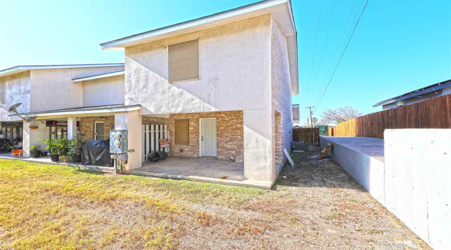 8911 McPherson Rd, Laredo, Texas 78045, 2 Bedrooms Bedrooms, 4 Rooms Rooms,2 BathroomsBathrooms,Residential,For Rent,8911 McPherson Rd,20261455