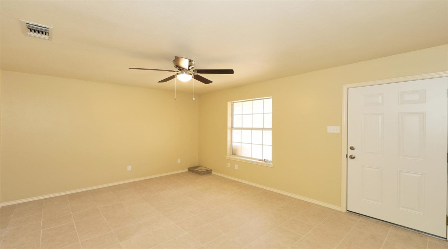 8911 McPherson Rd, Laredo, Texas 78045, 2 Bedrooms Bedrooms, 4 Rooms Rooms,2 BathroomsBathrooms,Residential,For Rent,8911 McPherson Rd,20261455