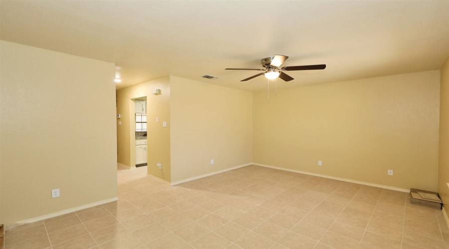 8911 McPherson Rd, Laredo, Texas 78045, 2 Bedrooms Bedrooms, 4 Rooms Rooms,2 BathroomsBathrooms,Residential,For Rent,8911 McPherson Rd,20261455