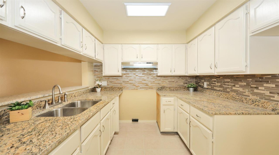 8911 McPherson Rd, Laredo, Texas 78045, 2 Bedrooms Bedrooms, 4 Rooms Rooms,2 BathroomsBathrooms,Residential,For Rent,8911 McPherson Rd,20261455