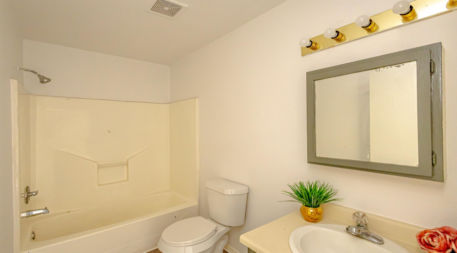 322 Ocean Dr, LAREDO, Texas 78043, 3 Bedrooms Bedrooms, 5 Rooms Rooms,2 BathroomsBathrooms,Residential,For Sale,322 Ocean Dr,20261461