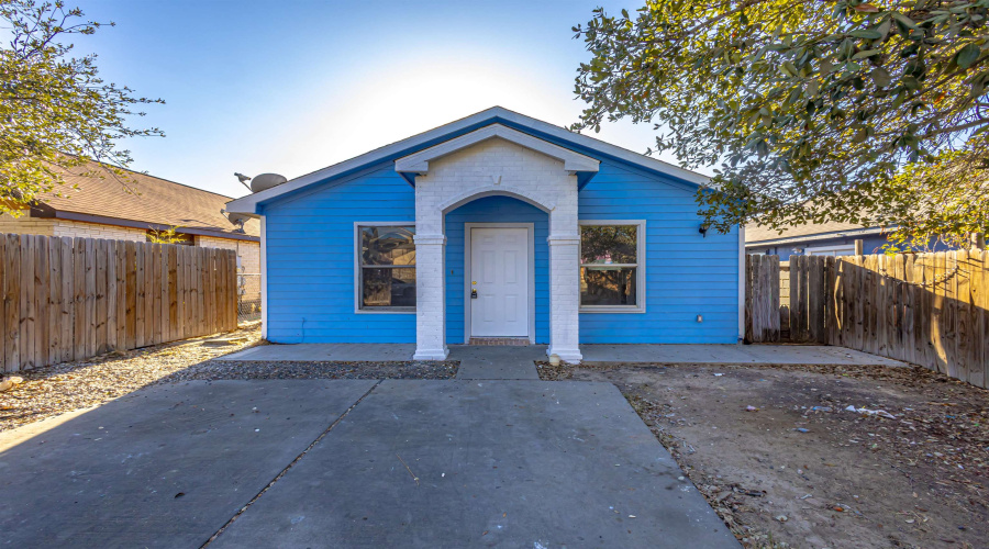 322 Ocean Dr, LAREDO, Texas 78043, 3 Bedrooms Bedrooms, 5 Rooms Rooms,2 BathroomsBathrooms,Residential,For Sale,322 Ocean Dr,20261461