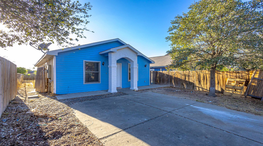 322 Ocean Dr, LAREDO, Texas 78043, 3 Bedrooms Bedrooms, 5 Rooms Rooms,2 BathroomsBathrooms,Residential,For Sale,322 Ocean Dr,20261461