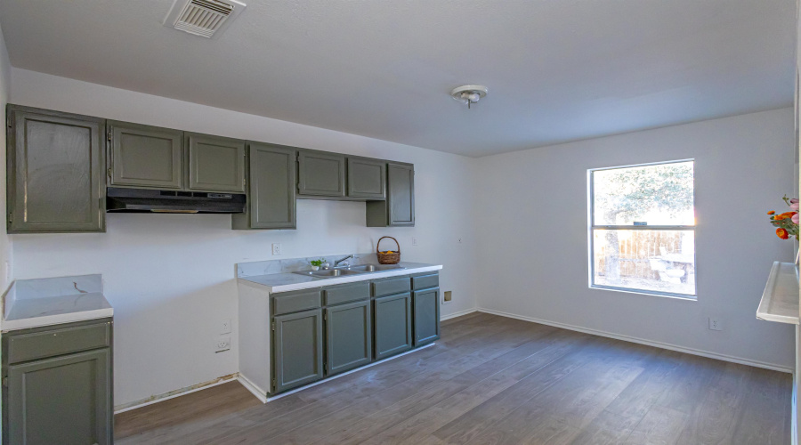 322 Ocean Dr, LAREDO, Texas 78043, 3 Bedrooms Bedrooms, 5 Rooms Rooms,2 BathroomsBathrooms,Residential,For Sale,322 Ocean Dr,20261461