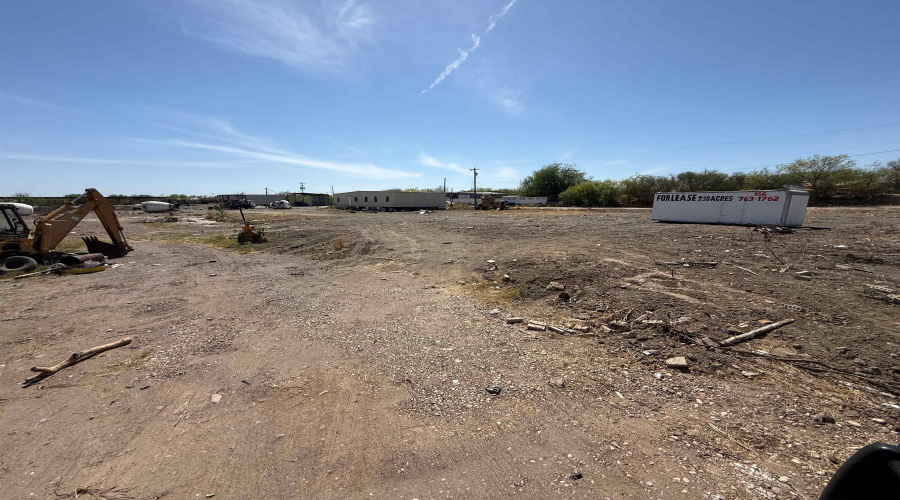 6141 TX State Hwy 359, Laredo, Texas 78045-1918, 1 Bedroom Bedrooms, 51 Rooms Rooms,2 BathroomsBathrooms,Commercial/industrial,For Rent,6141 TX State Hwy 359,20261468