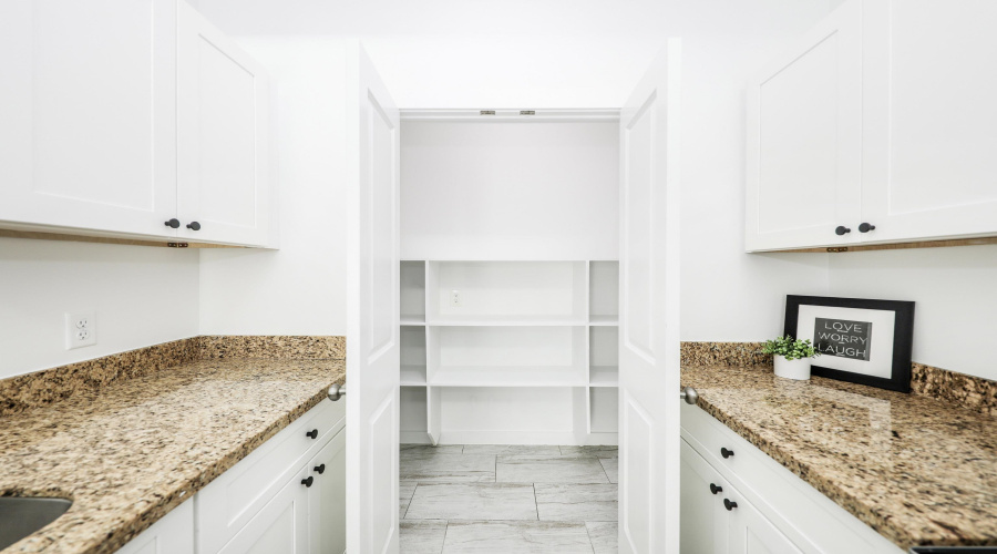 3911 Casa Blanca Lake Rd, Laredo, Texas 78041, 3 Bedrooms Bedrooms, 5 Rooms Rooms,2 BathroomsBathrooms,Residential,For Rent,3911 Casa Blanca Lake Rd,20261463