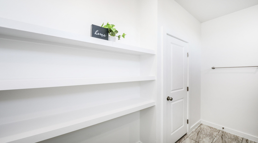 3911 Casa Blanca Lake Rd, Laredo, Texas 78041, 3 Bedrooms Bedrooms, 5 Rooms Rooms,2 BathroomsBathrooms,Residential,For Rent,3911 Casa Blanca Lake Rd,20261463