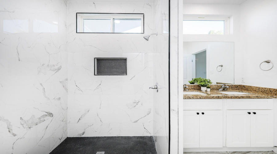 3911 Casa Blanca Lake Rd, Laredo, Texas 78041, 3 Bedrooms Bedrooms, 5 Rooms Rooms,2 BathroomsBathrooms,Residential,For Rent,3911 Casa Blanca Lake Rd,20261463