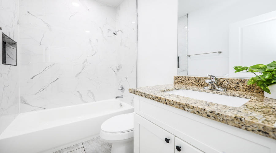 3911 Casa Blanca Lake Rd, Laredo, Texas 78041, 3 Bedrooms Bedrooms, 5 Rooms Rooms,2 BathroomsBathrooms,Residential,For Rent,3911 Casa Blanca Lake Rd,20261463