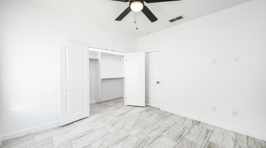 3911 Casa Blanca Lake Rd, Laredo, Texas 78041, 3 Bedrooms Bedrooms, 5 Rooms Rooms,2 BathroomsBathrooms,Residential,For Rent,3911 Casa Blanca Lake Rd,20261464