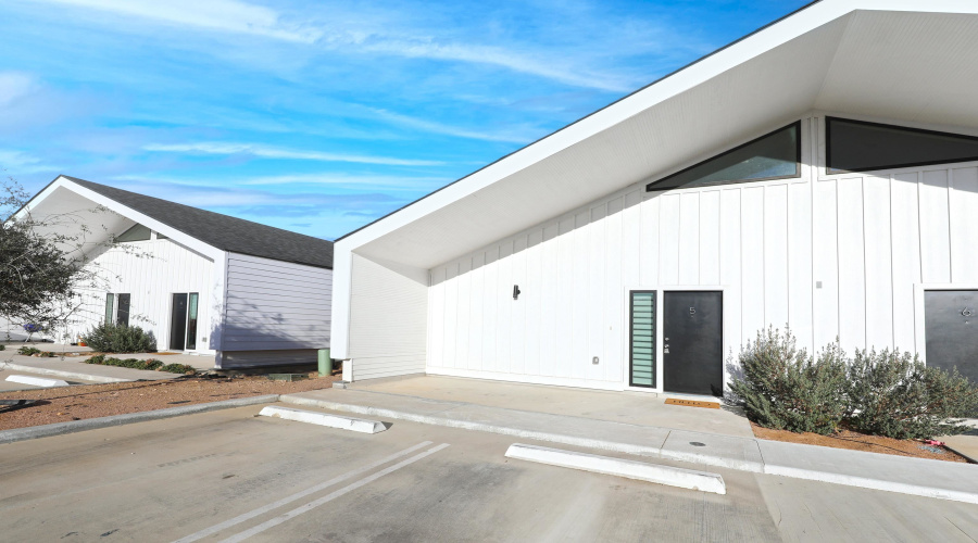 3911 Casa Blanca Lake Rd, Laredo, Texas 78041, 3 Bedrooms Bedrooms, 5 Rooms Rooms,2 BathroomsBathrooms,Residential,For Rent,3911 Casa Blanca Lake Rd,20261464