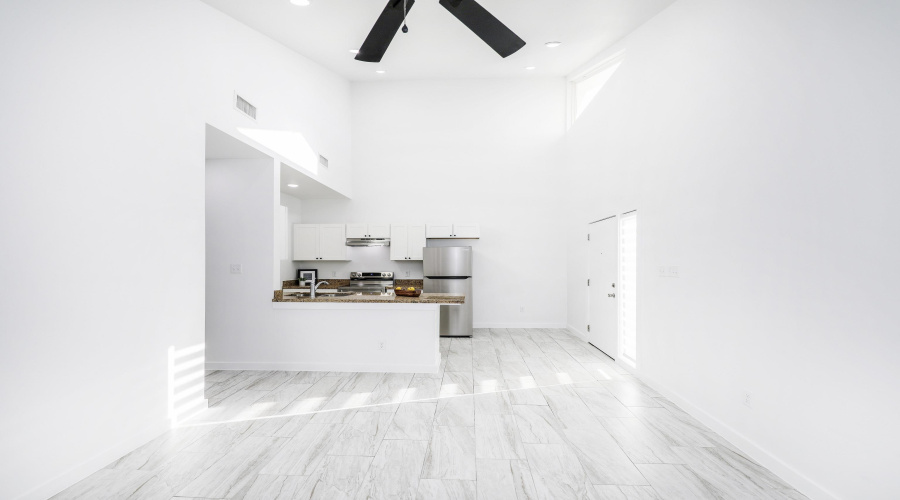 3911 Casa Blanca Lake Rd, Laredo, Texas 78041, 3 Bedrooms Bedrooms, 5 Rooms Rooms,2 BathroomsBathrooms,Residential,For Rent,3911 Casa Blanca Lake Rd,20261464