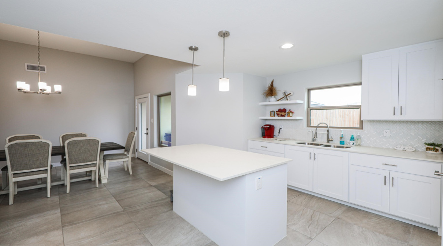 1025 La Muralla St, LAREDO, Texas 78046, 4 Bedrooms Bedrooms, 6 Rooms Rooms,2 BathroomsBathrooms,Residential,For Rent,1025 La Muralla St,20261466