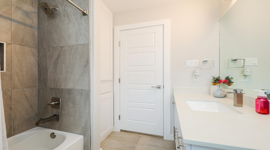 1025 La Muralla St, LAREDO, Texas 78046, 4 Bedrooms Bedrooms, 6 Rooms Rooms,2 BathroomsBathrooms,Residential,For Rent,1025 La Muralla St,20261466