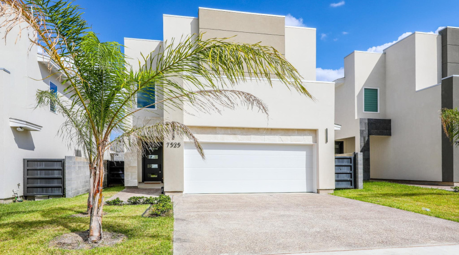 7525 Cresta Bella Street, LAREDO, Texas 78041, 3 Bedrooms Bedrooms, 6 Rooms Rooms,2 BathroomsBathrooms,Residential,For Rent,7525 Cresta Bella Street,20261467