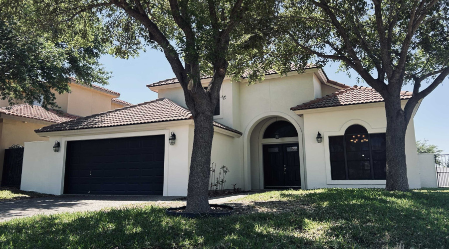 321 Lake Carnegie Ct., Laredo, Texas 78041, 3 Bedrooms Bedrooms, 8 Rooms Rooms,2 BathroomsBathrooms,Residential,For Sale,321 Lake Carnegie Ct.,20261471