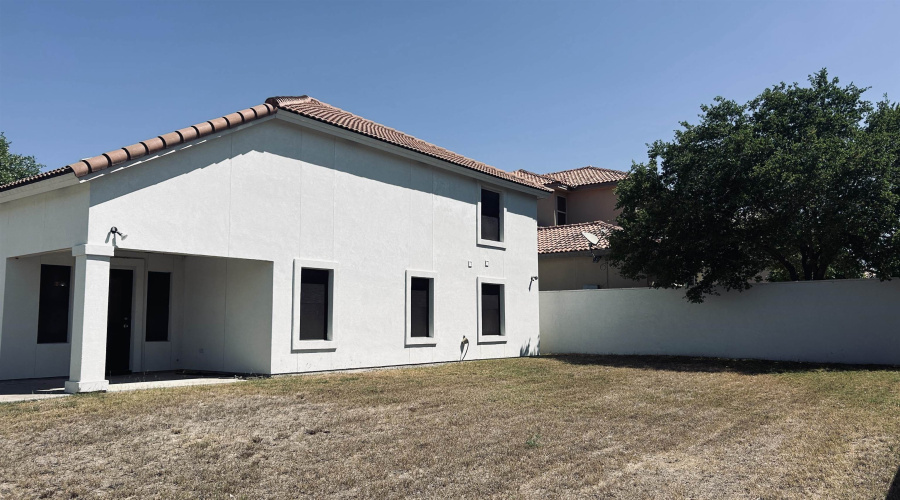 321 Lake Carnegie Ct., Laredo, Texas 78041, 3 Bedrooms Bedrooms, 8 Rooms Rooms,2 BathroomsBathrooms,Residential,For Sale,321 Lake Carnegie Ct.,20261471