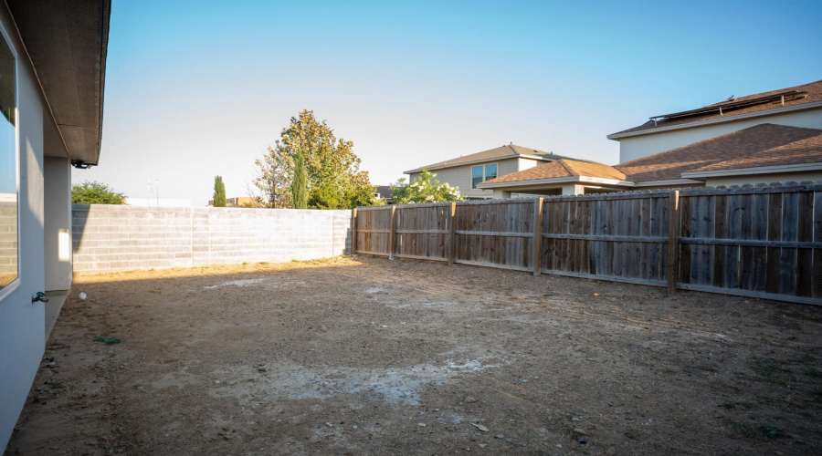 2615 Jean St, Laredo, Texas 78046, 3 Bedrooms Bedrooms, 5 Rooms Rooms,2 BathroomsBathrooms,Residential,For Sale,2615 Jean St,20261472