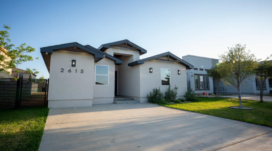 2615 Jean St, Laredo, Texas 78046, 3 Bedrooms Bedrooms, 5 Rooms Rooms,2 BathroomsBathrooms,Residential,For Sale,2615 Jean St,20261472