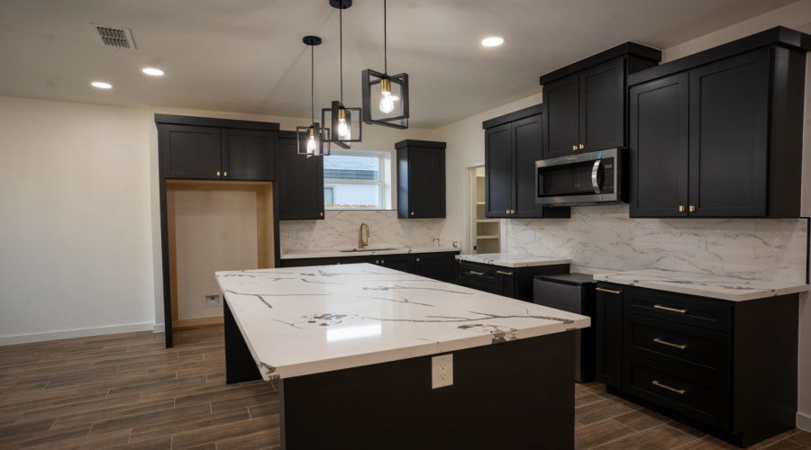 2615 Jean St, Laredo, Texas 78046, 3 Bedrooms Bedrooms, 5 Rooms Rooms,2 BathroomsBathrooms,Residential,For Sale,2615 Jean St,20261472