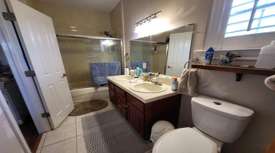 103 Otanes Ave, Laredo, Texas 78046, 3 Bedrooms Bedrooms, 6 Rooms Rooms,2 BathroomsBathrooms,Residential,For Sale,103 Otanes Ave,20261370