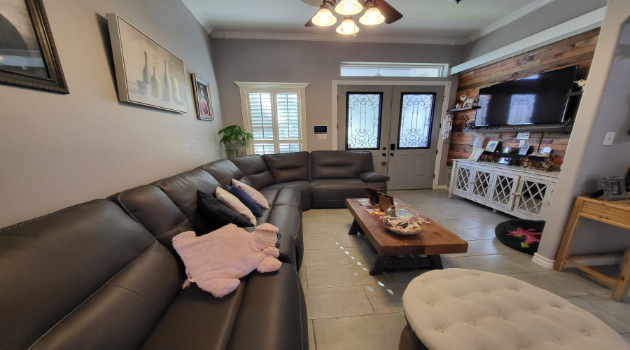 103 Otanes Ave, Laredo, Texas 78046, 3 Bedrooms Bedrooms, 6 Rooms Rooms,2 BathroomsBathrooms,Residential,For Sale,103 Otanes Ave,20261370