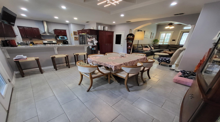 103 Otanes Ave, Laredo, Texas 78046, 3 Bedrooms Bedrooms, 6 Rooms Rooms,2 BathroomsBathrooms,Residential,For Sale,103 Otanes Ave,20261370