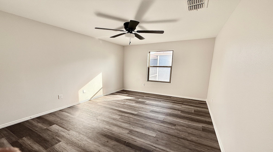 203 Red Cloud Dr, Laredo, Texas 78045, 4 Bedrooms Bedrooms, 6 Rooms Rooms,2 BathroomsBathrooms,Residential,For Sale,203 Red Cloud Dr,20261475