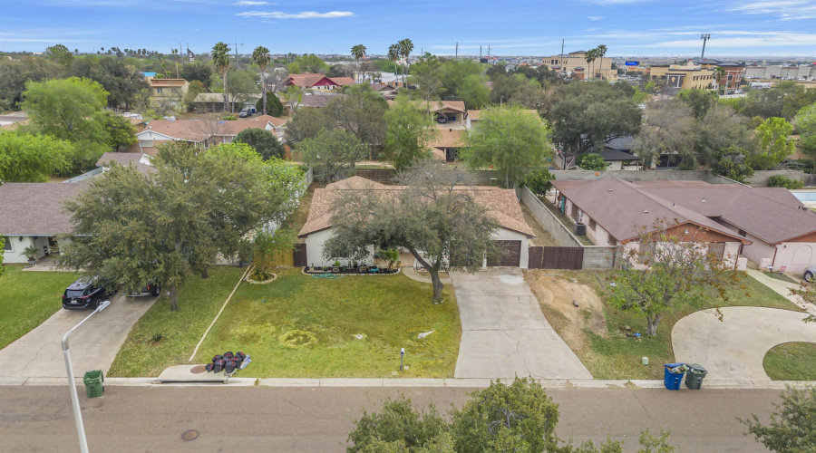 703 Laurel Dr, Laredo, Texas 78045-2122, 4 Bedrooms Bedrooms, 6 Rooms Rooms,3 BathroomsBathrooms,Residential,For Sale,703 Laurel Dr,20261187