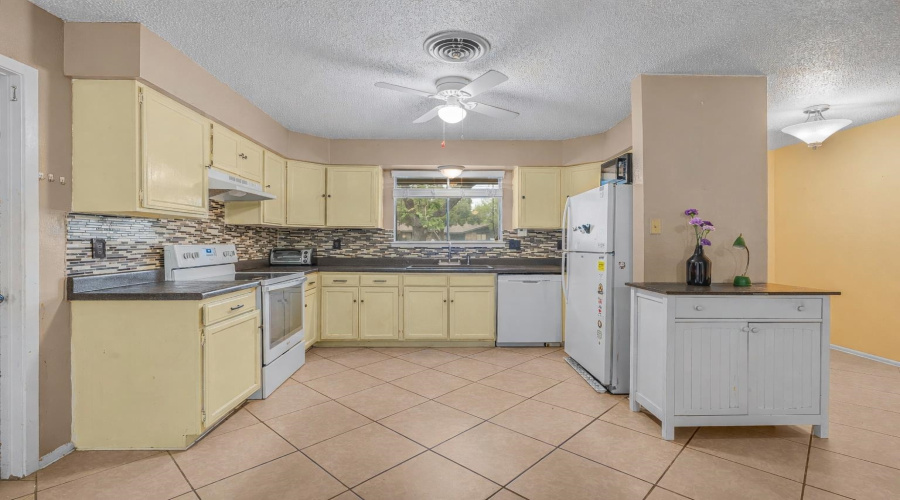 12' 3" x 12' 5" approx 153 sq ft