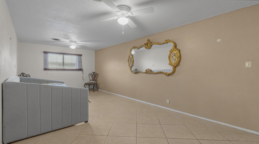 19' 6" x 9' 6" approx 188 sq ft