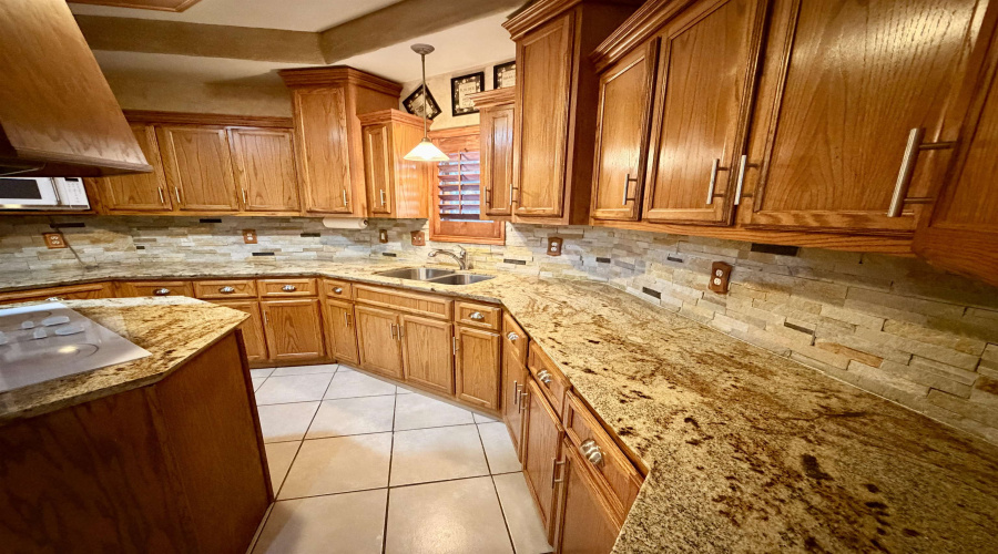 4728 Primavera Ln, Laredo, Texas 78046, 4 Bedrooms Bedrooms, 7 Rooms Rooms,3 BathroomsBathrooms,Residential,For Sale,4728 Primavera Ln,20261476