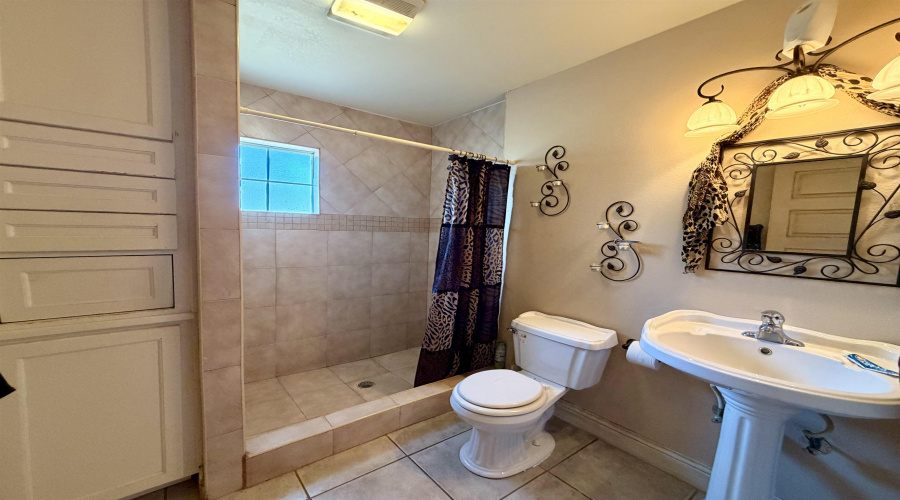 4728 Primavera Ln, Laredo, Texas 78046, 4 Bedrooms Bedrooms, 7 Rooms Rooms,3 BathroomsBathrooms,Residential,For Sale,4728 Primavera Ln,20261476