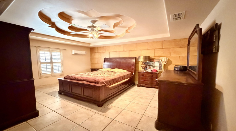 4728 Primavera Ln, Laredo, Texas 78046, 4 Bedrooms Bedrooms, 7 Rooms Rooms,3 BathroomsBathrooms,Residential,For Sale,4728 Primavera Ln,20261476