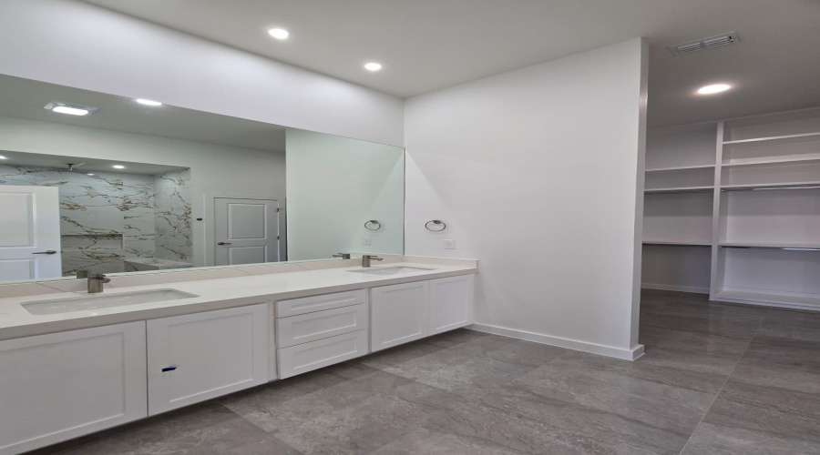 1110 Noyola Loop, Laredo, Texas 78046-6072, 5 Bedrooms Bedrooms, 6 Rooms Rooms,2 BathroomsBathrooms,Residential,For Sale,1110 Noyola Loop,20260950