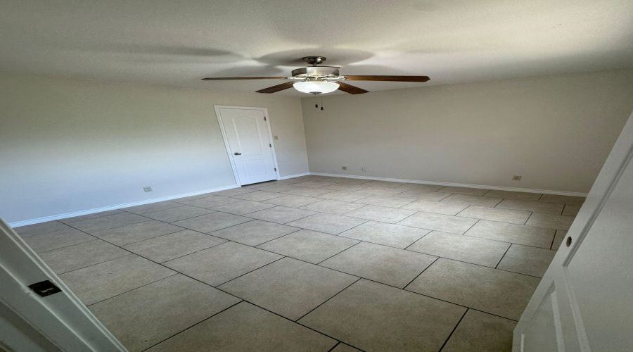 9805 Sterling St., Laredo, Texas 78045-0000, 3 Bedrooms Bedrooms, 5 Rooms Rooms,2 BathroomsBathrooms,Residential,For Sale,9805 Sterling St.,20261479