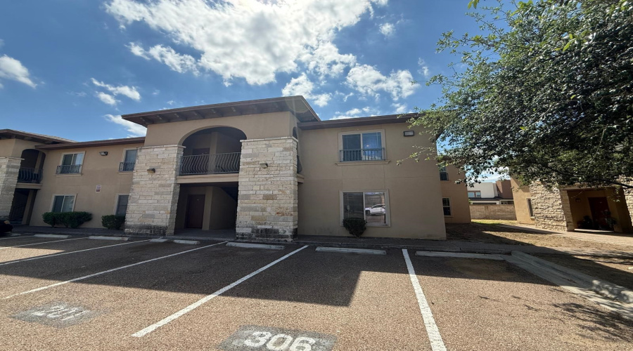 9805 Sterling St., Laredo, Texas 78045-0000, 3 Bedrooms Bedrooms, 5 Rooms Rooms,2 BathroomsBathrooms,Residential,For Sale,9805 Sterling St.,20261479