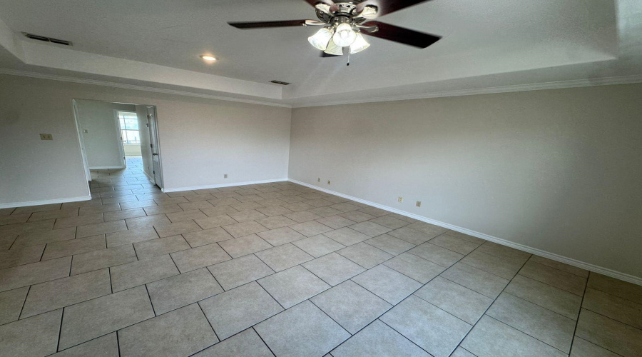 9805 Sterling St., Laredo, Texas 78045-0000, 3 Bedrooms Bedrooms, 5 Rooms Rooms,2 BathroomsBathrooms,Residential,For Sale,9805 Sterling St.,20261479