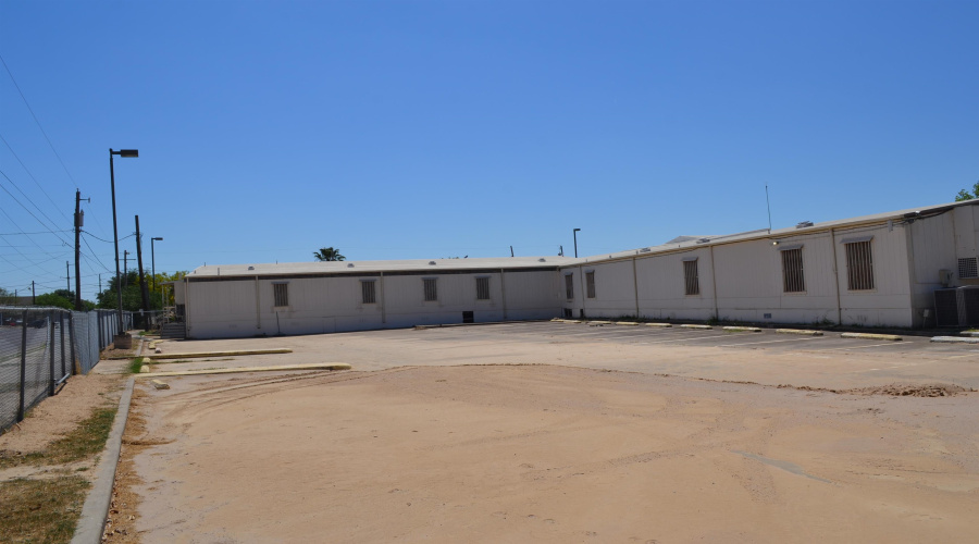 200 W Lyon St, Laredo, Texas 78041, 1 Room Rooms,4 BathroomsBathrooms,Commercial retail/office,For Sale,200 W Lyon St,20261480