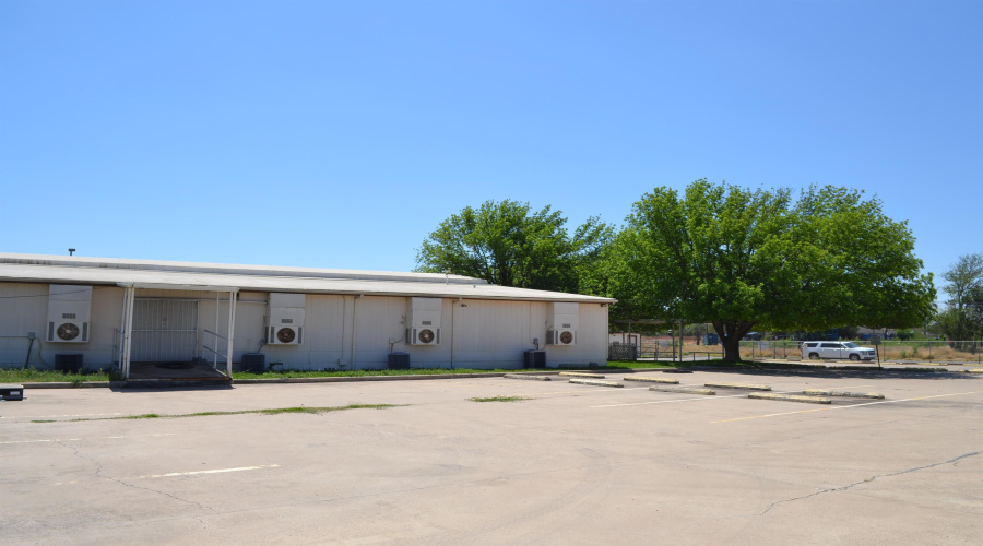 200 W Lyon St, Laredo, Texas 78041, 1 Room Rooms,4 BathroomsBathrooms,Commercial retail/office,For Sale,200 W Lyon St,20261480