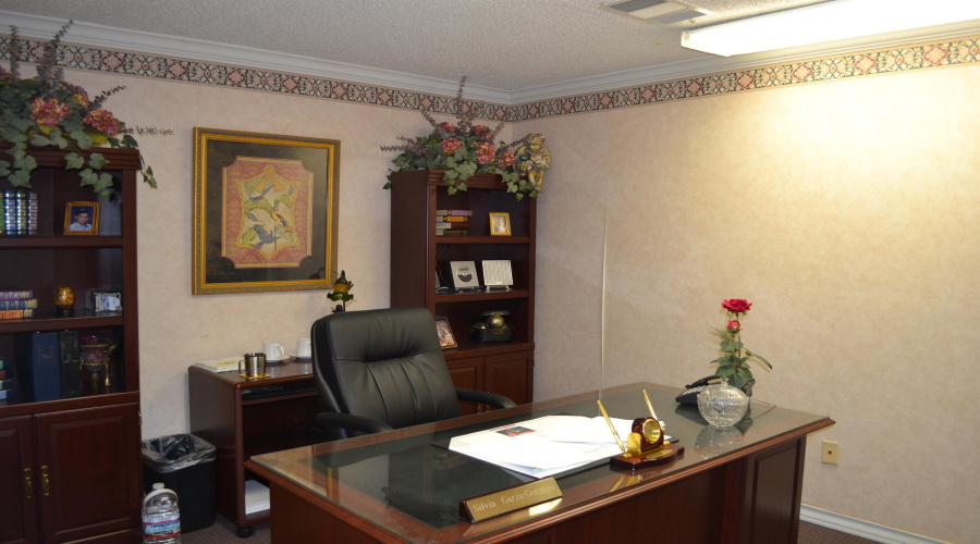 200 W Lyon St, Laredo, Texas 78041, 1 Room Rooms,4 BathroomsBathrooms,Commercial retail/office,For Sale,200 W Lyon St,20261480