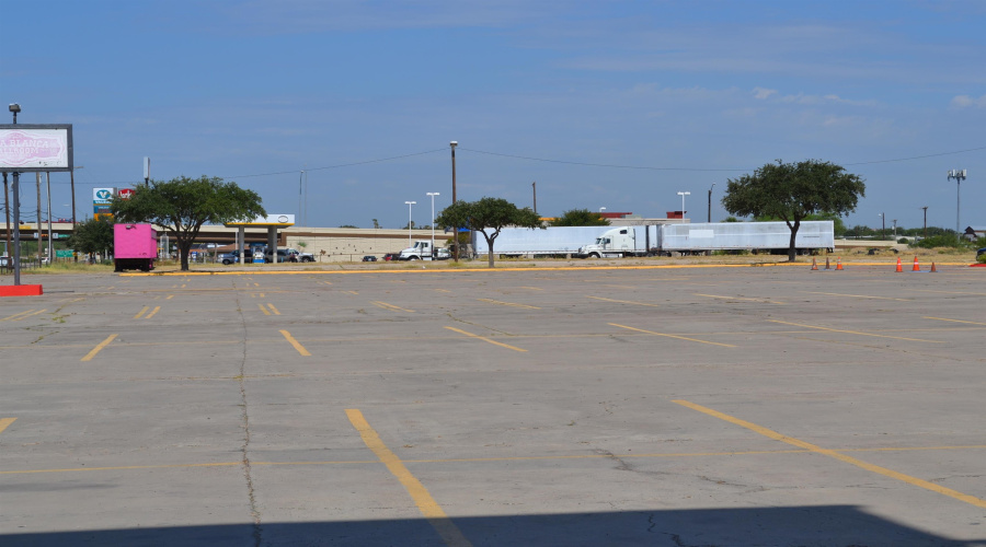 5102 & 5110 US 59, Laredo, Texas 78041, 1 Room Rooms,4 BathroomsBathrooms,Commercial retail/office,For Sale,5102 & 5110 US 59,20261481