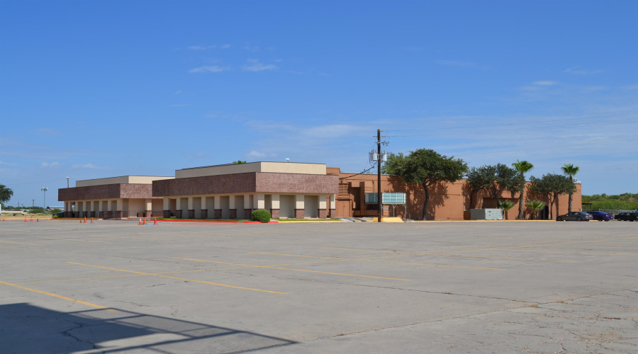 5102 & 5110 US 59, Laredo, Texas 78041, 1 Room Rooms,4 BathroomsBathrooms,Commercial retail/office,For Sale,5102 & 5110 US 59,20261481