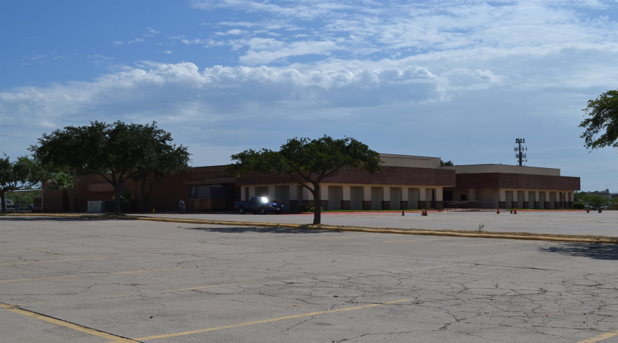5102 & 5110 US 59, Laredo, Texas 78041, 1 Room Rooms,4 BathroomsBathrooms,Commercial retail/office,For Sale,5102 & 5110 US 59,20261481